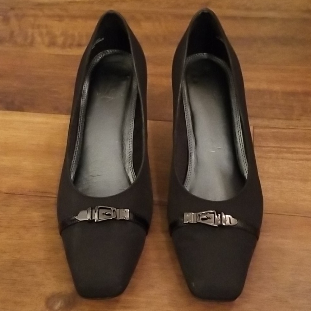 Life Stride pumps - 9 Narrow
